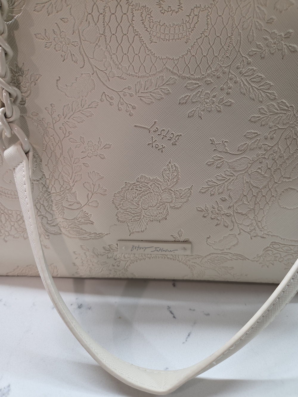 NWT Betsey Johnson Xokiara2 Large Skull Embossed Tote & Wristlet Chalk White - Picture 5 of 7
